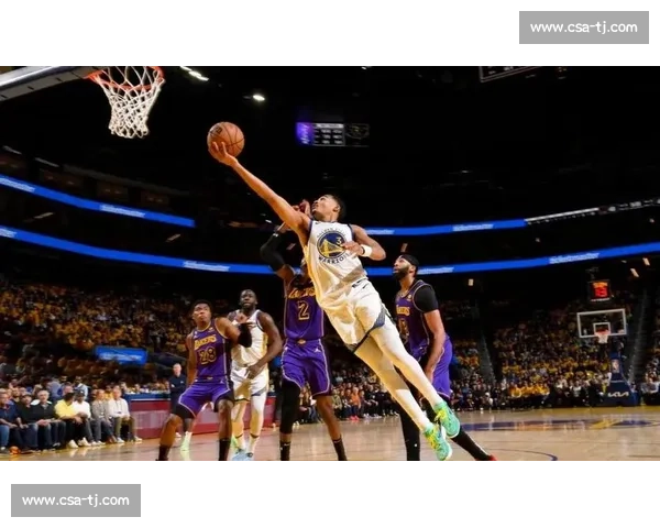 关键对决之夜球队迎战湖人胜负悬念拉满焦点战实力碰撞星光闪耀赛季走向